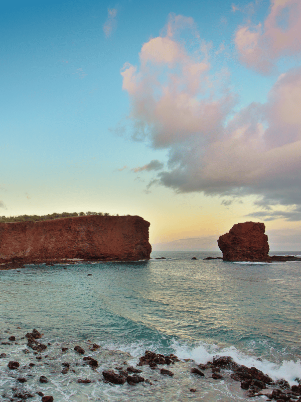 Cliffs to the ocean and Sweetheart Rock in Lanai, Hawaii